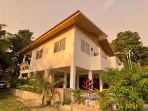 a house on the beach with trees at Villa Leo in Ban Madua Wan