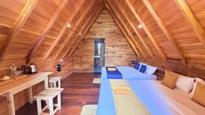 a bedroom with two beds in a wooden cabin at Nature Bliss Ella in Ella