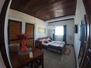 a bedroom with a bed and a table in a room at Le tournesol Belle villa in Maroantsetra Airport