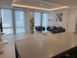 a large living room with a couch and chairs at Stay in Waves in Ch'ŏngsap'o