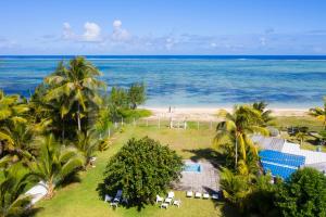 an aerial view of a beach with palm trees at Le Bergamote in Riambel