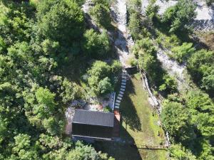 an overhead view of a house in a forest at Sky Chalet in Ndërlysaj