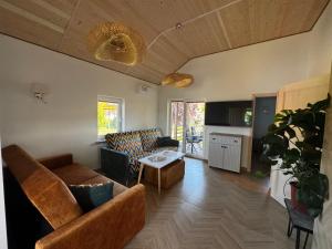 a living room with a couch and a table at Domki i pokoje goscinne A A Malinowscy in Stegna