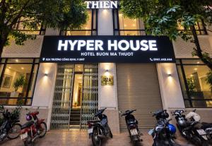 a row of motorcycles parked in front of a store at Hyper house hotel in Buôn Ðũng