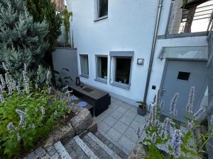 a patio with a bench and plants in front of a building at Wohnung mit Terrasse in Hirschaid