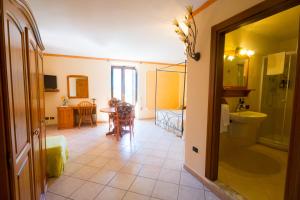 a room with a bathroom with a table and a bedroom at Filohostel l'Albergo Glocale in Sant'Agata de' Goti +109 photos