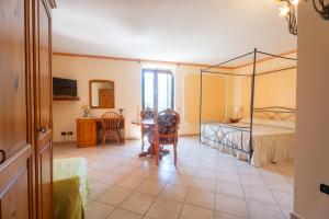 a bedroom with a bed and a desk and a table at Filohostel l'Albergo Glocale in Sant'Agata de' Goti