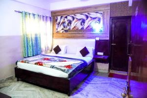 a bedroom with a bed in a room at Taj wonder inn in Tājganj