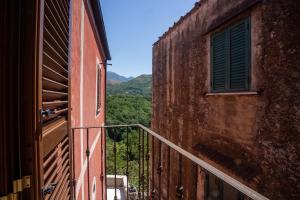 a balcony with a view of the mountains from a building at Filohostel l'Albergo Glocale in Sant'Agata de' Goti
