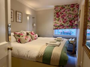 a bedroom with a large bed with a window at Abbey Mews in Bath +64 photos