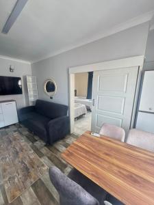 a living room with a couch and a table at Mira Residence in Bostancı