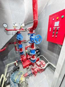 a large red and blue pipes in a room at Khach san Ngoc Ha in Ninh Binh +1 photo