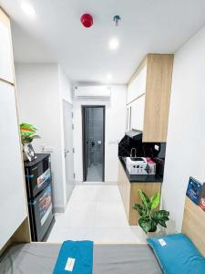 a small room with a kitchen and a room with a bed at Khach san Ngoc Ha in Ninh Binh