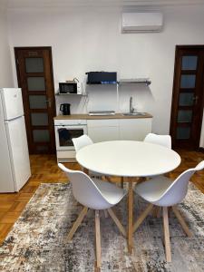a white table and chairs in a kitchen at ICOSIUM Hostel in Braga
