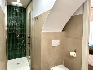 a bathroom with a shower and a toilet at Edera Rooms in Tolfa