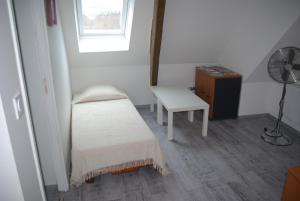 Ένα ή περισσότερα κρεβάτια σε δωμάτιο στο Gîte Caribou
