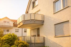a building with balconies on the side of it at GLORYSTAY - Business Studio-Bosch Campus 2km-Tiefgarage-Workspace-Renningen in Renningen