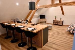 a kitchen with a large island in a room at Superbe Loft proche Troyes & Parking facile in Arcis-sur-Aube