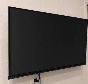 a flat screen tv hanging on a wall at 刻宿Toki Stay Ueno in Tokyo
