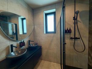a bathroom with two sinks and a shower at Vakantierijk Waarland in Waarland