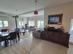 a living room with a couch and a tv at Villa Piano in Gebze