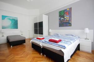 Posteľ alebo postele v izbe v ubytovaní City Centre Cosy Apartments