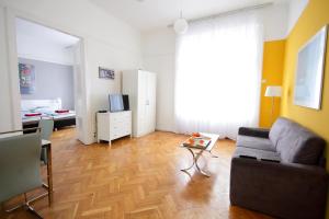 Televízia a/alebo spoločenská miestnosť v ubytovaní City Centre Cosy Apartments