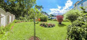 a garden with flowers and plants in a yard at Boutique Hotel Villa Wahnfried Thiessow in Thiessow