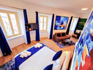 a living room with a bed and a couch at Baglioni Art Suite in Perugia