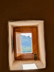 a small window with a view of a mountain at Can Pardal in Sant Miquel de Balansat