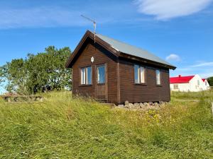 a small house sitting on top of a grassy hill at Egilsstaðir 1, Sjónarhóll, Urridafossvegur, Selfoss in Selfoss