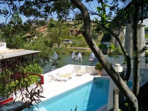 Vue sur la piscine de l'établissement Casa do Rio / Tavira Inn - Adults Only ou sur une piscine à proximité