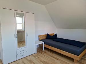 a small bedroom with a bed and a mirror at Apartment Stark in Merkendorf
