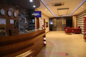 a restaurant lobby with a bar with red chairs at Grand Beyaz Saray Otel in Duzce +15 photos