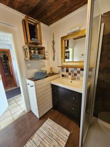 a bathroom with a sink and a mirror at Unser Hasenstall in Wietzendorf +16 photos