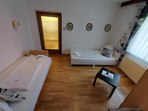 a room with two beds and a table in it at Tom & Jerry - Family Apartment in Pottendorf