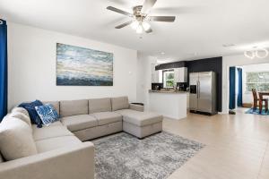 a living room with a couch and a ceiling fan at The Crystal River House in Crystal River +12 photos
