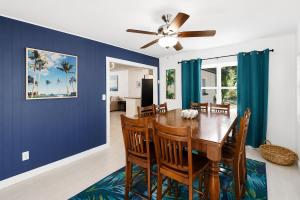 a dining room with a table and a ceiling fan at The Crystal River House in Crystal River