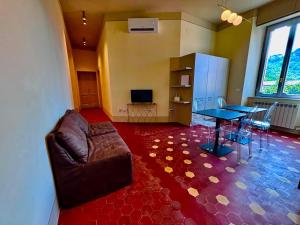 a living room with a couch and a table at Augusta e Libero Apartments in Spoleto