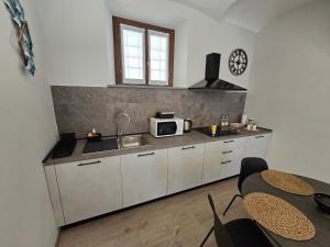 a kitchen with a sink and a microwave at Zia Rina in Bra
