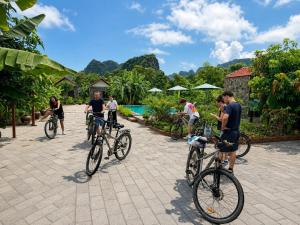 a group of people riding bikes in a courtyard at The Sam Home in Nguyên Ngoại