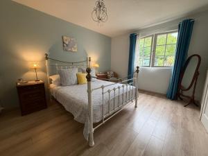 a bedroom with a bed and a window at Maison Mariela in Luzech
