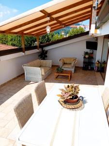 a patio with a table and chairs under a pergola at La Dimora di Deborah Terrazza Panoramica, Centro & Stazione a 4 min, Relax e Comfort in Montecatini Terme