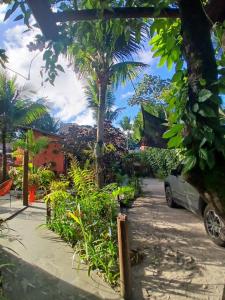 a parking lot with palm trees and a car at Espaço Casa Palmar in Barra Grande
