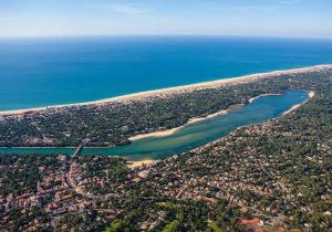 an aerial view of a beach and the ocean at Le Spot - Capbreton - Au calme et à deux pas de la mer in Capbreton