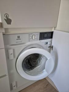 a washing machine in a small room with at Sunrise Apartments 9 in Juodkrantė