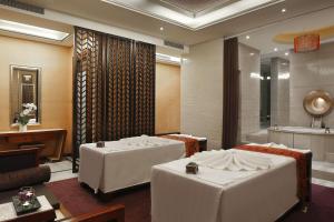 Ein Bett oder Betten in einem Zimmer der Unterkunft The QUBE Hotel Shanghai -Close to Pudong International Airport and Disney Land