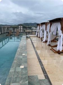 a pool on the roof of a building at Diamond - Flat Bela Estância in São Lourenço