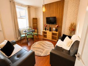 a living room with two couches and a table at Room 2 Shared House 10 min from Center in Liverpool