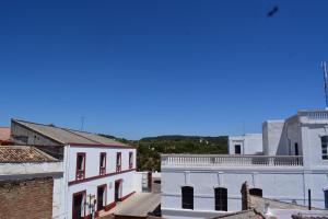 a view of the roofs of buildings at El patio de Carmen in Hornachuelos
